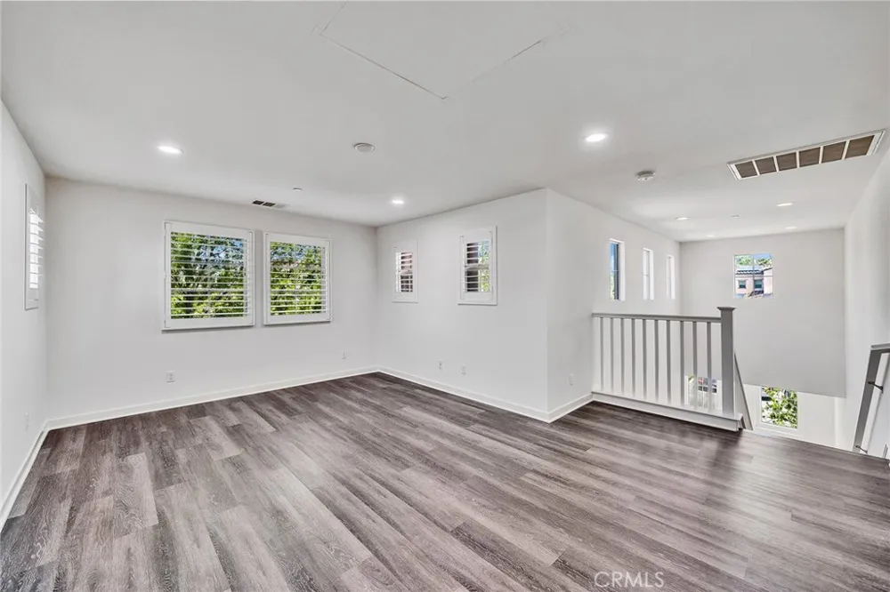 182 Finch Lake Forest, CA 92630