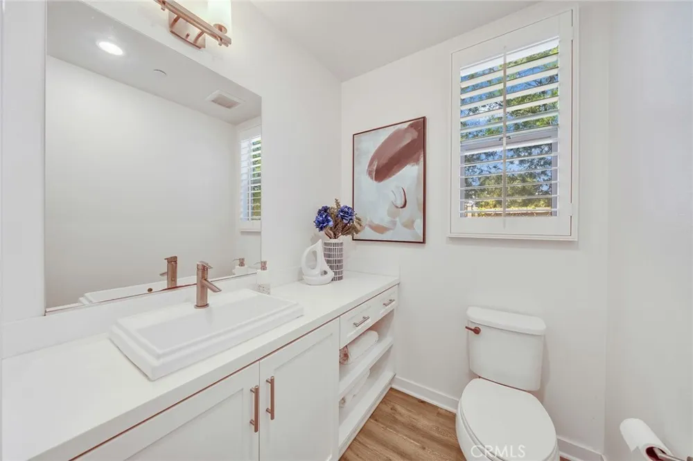 182 Finch Lake Forest, CA 92630