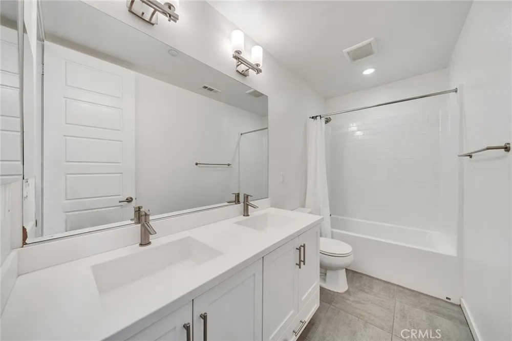 182 Finch Lake Forest, CA 92630