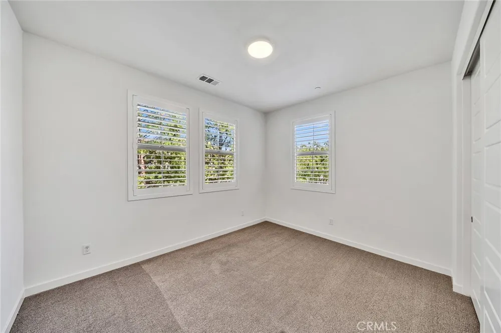 182 Finch Lake Forest, CA 92630