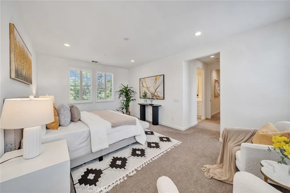 182 Finch Lake Forest, CA 92630