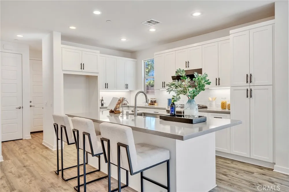 182 Finch Lake Forest, CA 92630