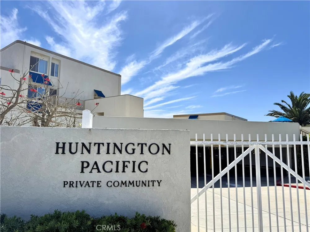 711 Pacific Coast #106 Huntington Beach, CA 92648