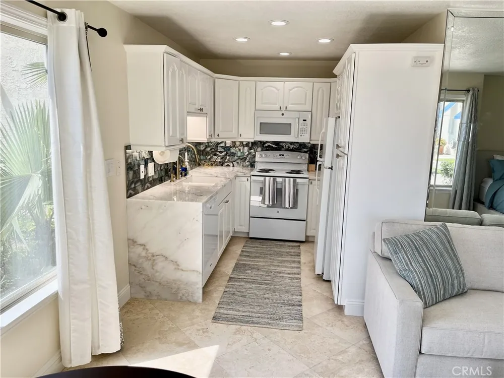 711 Pacific Coast #106 Huntington Beach, CA 92648