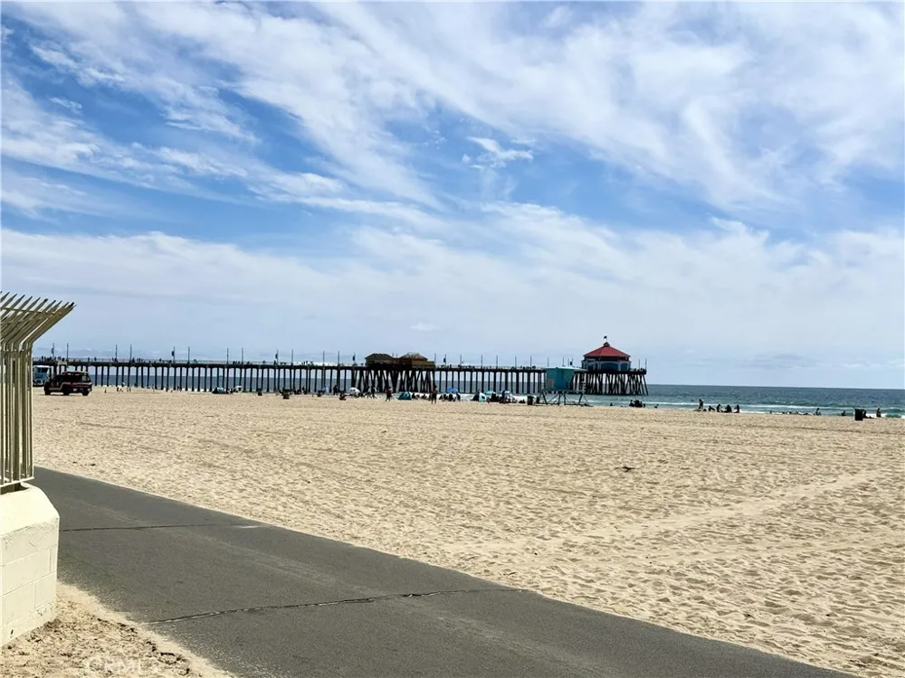 711 Pacific Coast #106 Huntington Beach, CA 92648