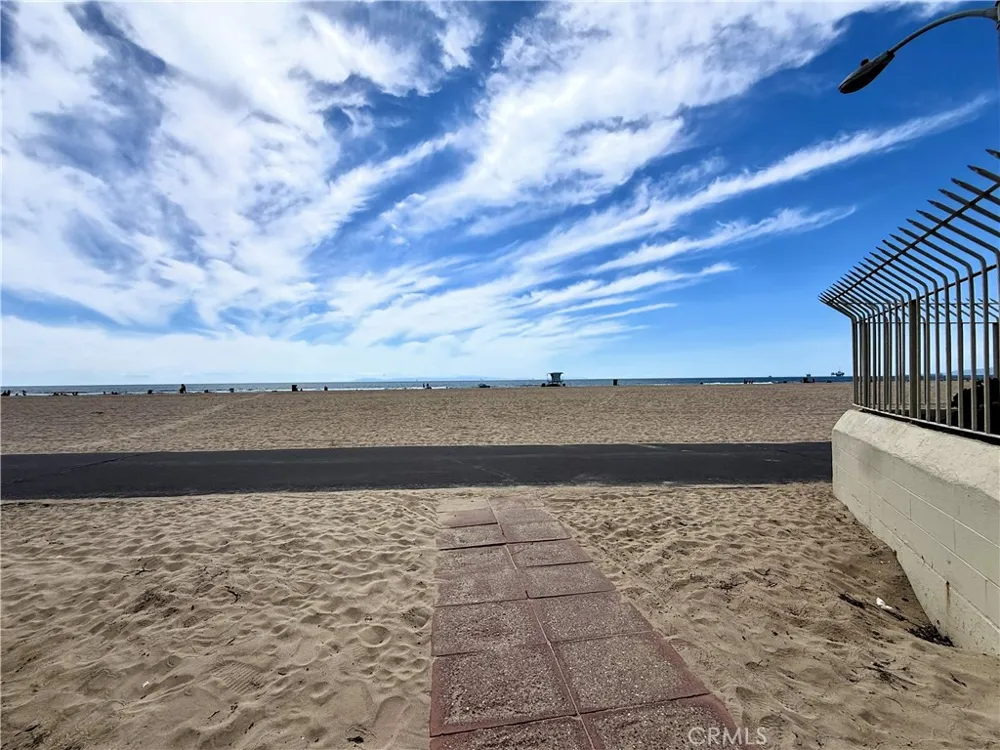711 Pacific Coast #106 Huntington Beach, CA 92648