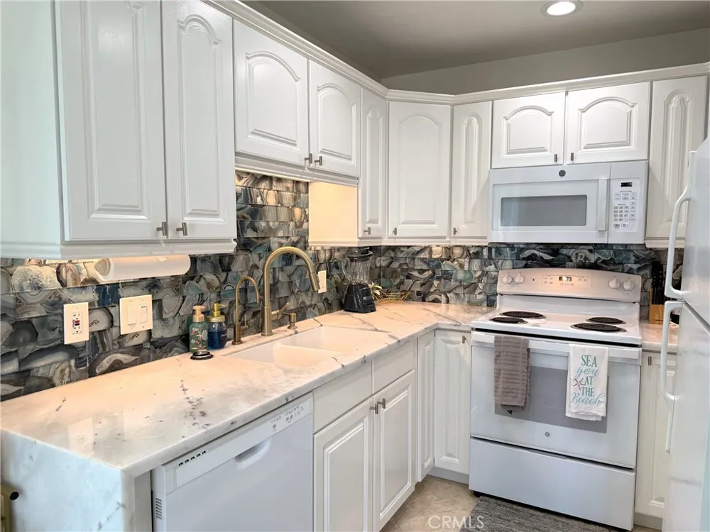 711 Pacific Coast #106 Huntington Beach, CA 92648