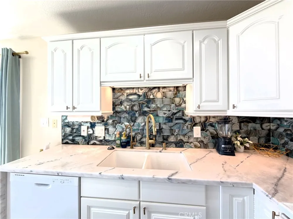 711 Pacific Coast #106 Huntington Beach, CA 92648