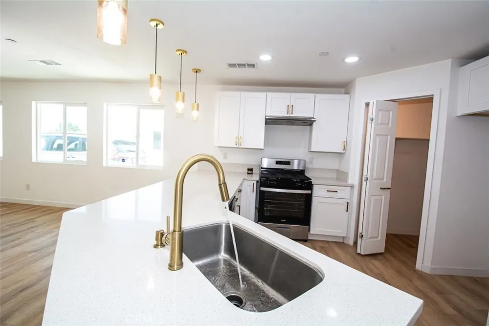 8258 Bennett Avenue Fontana, CA 92335