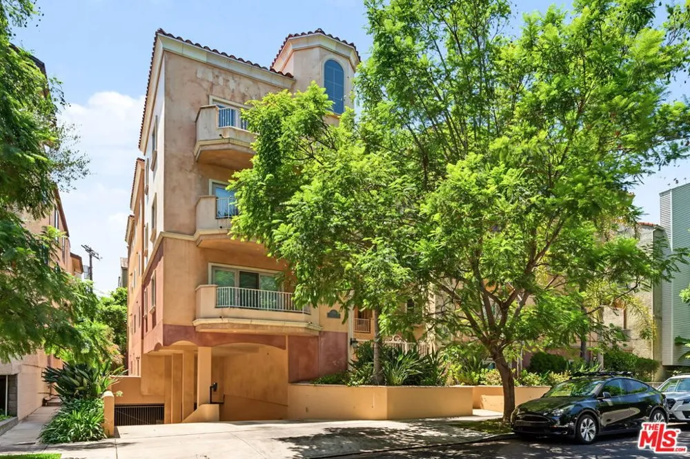 1511 Camden Avenue #103 Los Angeles, CA 90025