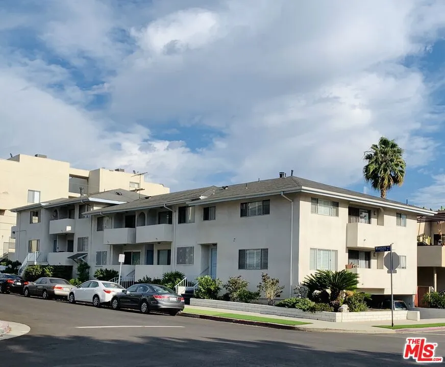 11520 WYOMING AVENUE #1 Los Angeles, CA 90025
