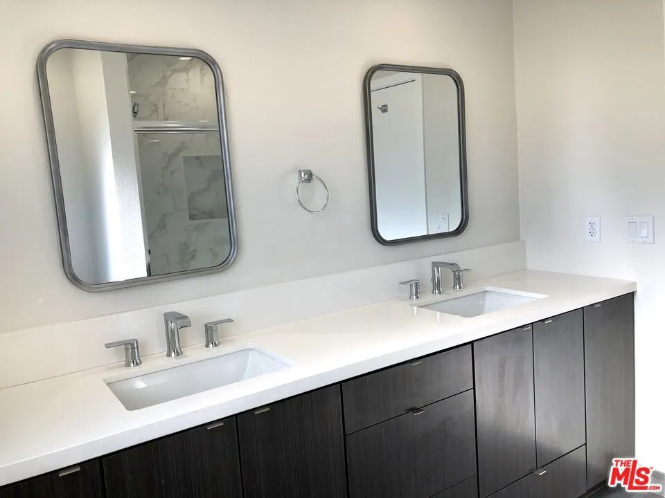 11520 WYOMING AVENUE #1 Los Angeles, CA 90025