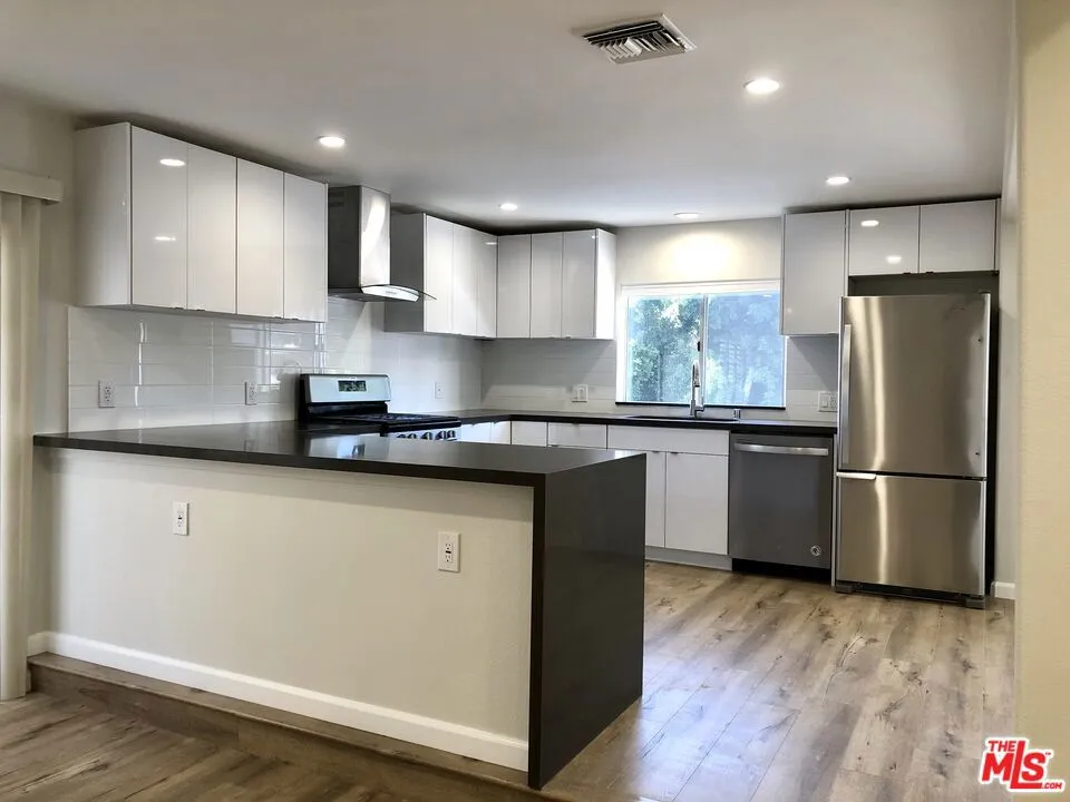 11520 WYOMING AVENUE #1 Los Angeles, CA 90025