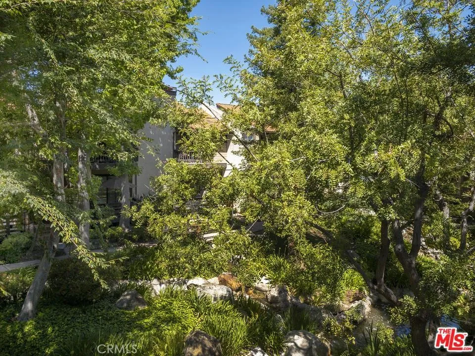 21901 Burbank #197 Woodland Hills, CA 91367