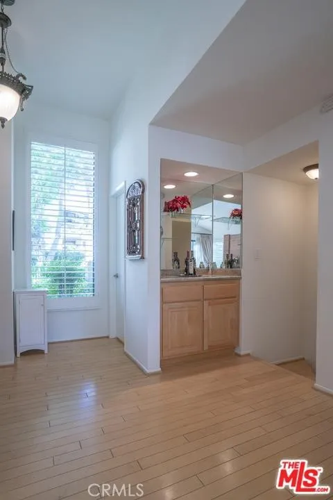 21901 Burbank #197 Woodland Hills, CA 91367