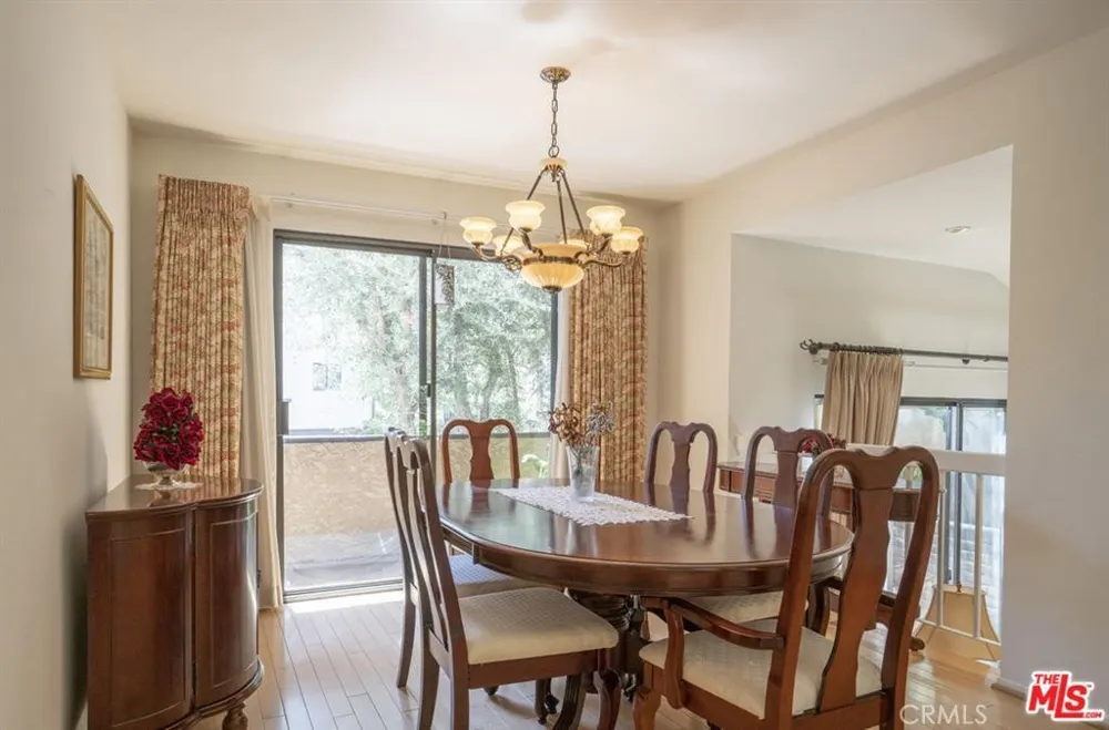 21901 Burbank #197 Woodland Hills, CA 91367