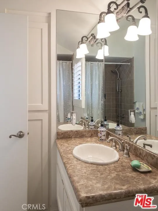 21901 Burbank #197 Woodland Hills, CA 91367
