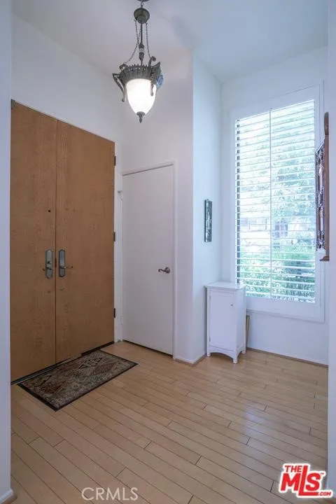 21901 Burbank #197 Woodland Hills, CA 91367