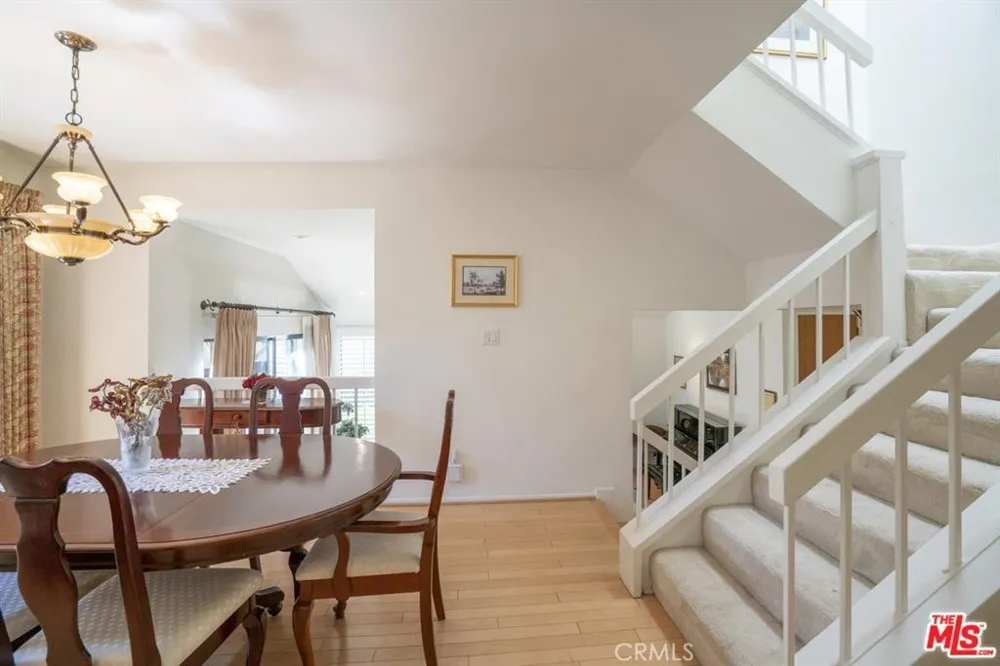 21901 Burbank #197 Woodland Hills, CA 91367