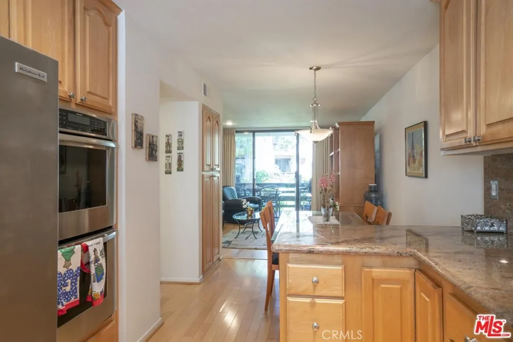 21901 Burbank #197 Woodland Hills, CA 91367