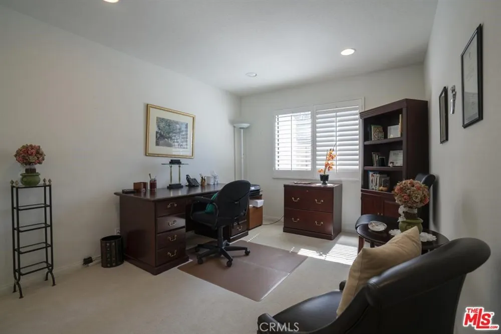 21901 Burbank #197 Woodland Hills, CA 91367