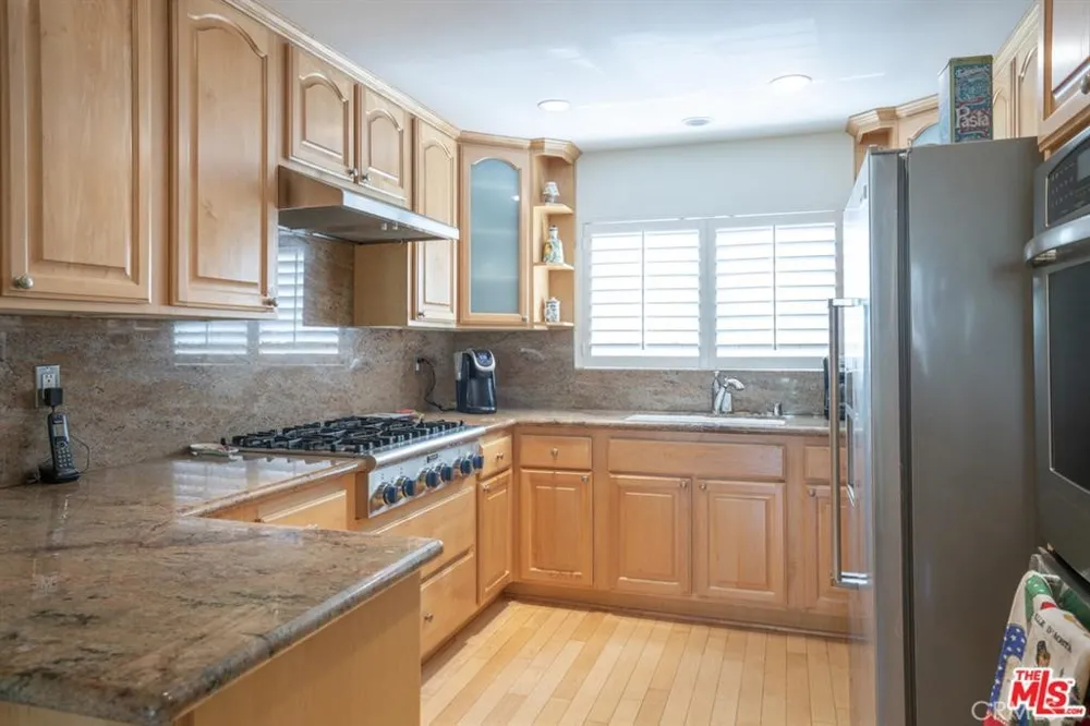 21901 Burbank #197 Woodland Hills, CA 91367
