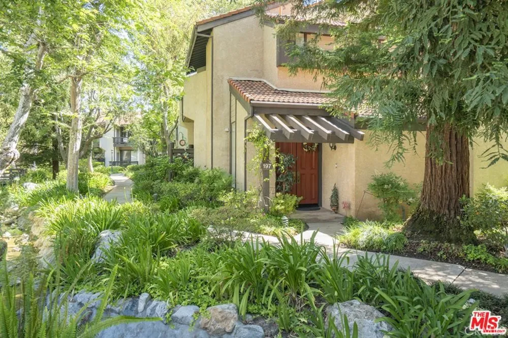 21901 Burbank #197 Woodland Hills, CA 91367