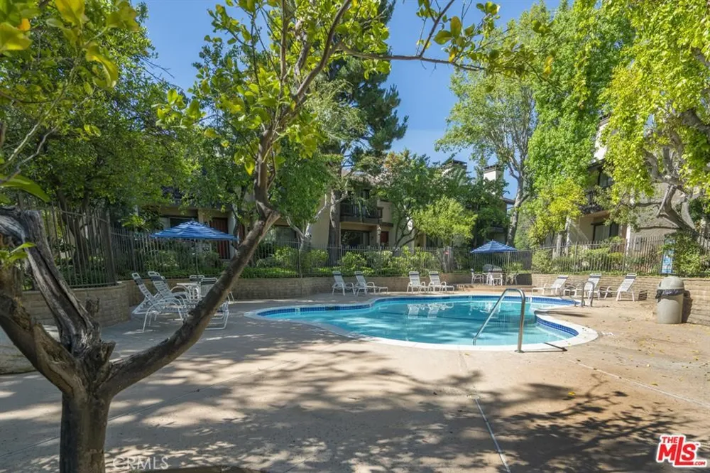 21901 Burbank #197 Woodland Hills, CA 91367