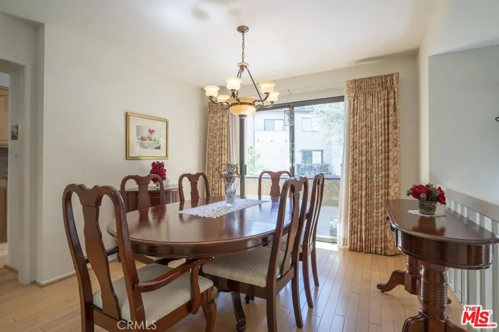 21901 Burbank #197 Woodland Hills, CA 91367