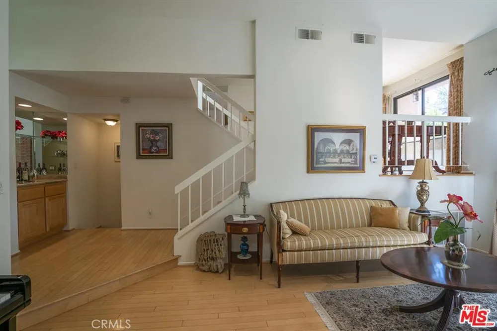 21901 Burbank #197 Woodland Hills, CA 91367
