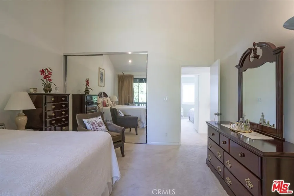 21901 Burbank #197 Woodland Hills, CA 91367