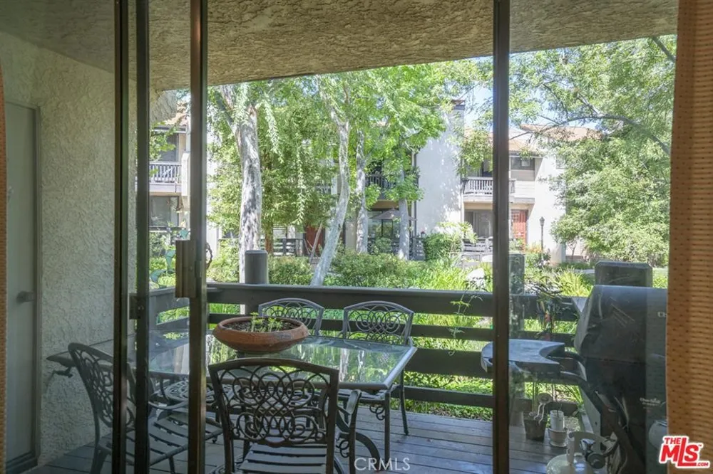 21901 Burbank #197 Woodland Hills, CA 91367
