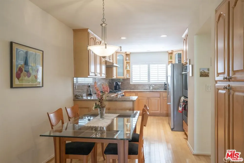 21901 Burbank #197 Woodland Hills, CA 91367