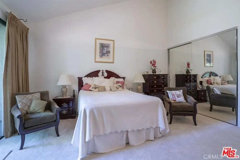 21901 Burbank #197 Woodland Hills, CA 91367