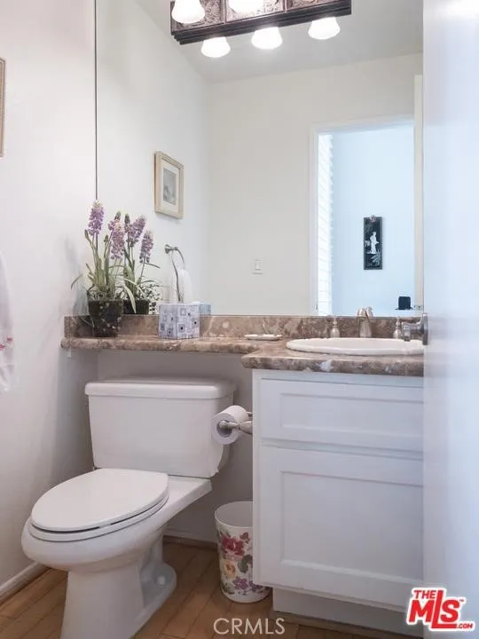 21901 Burbank #197 Woodland Hills, CA 91367