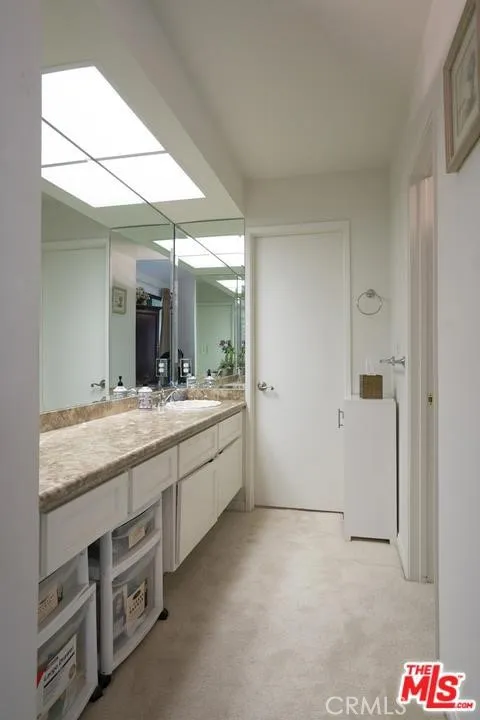 21901 Burbank #197 Woodland Hills, CA 91367
