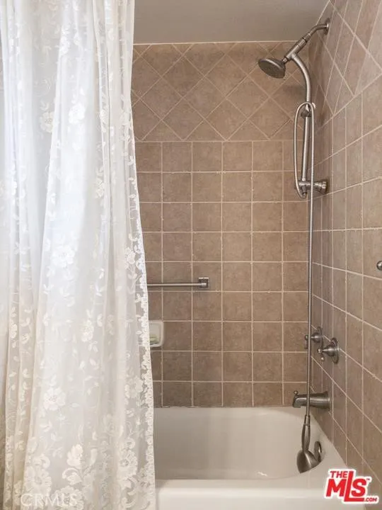 21901 Burbank #197 Woodland Hills, CA 91367