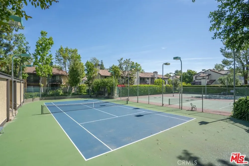 21901 Burbank #197 Woodland Hills, CA 91367