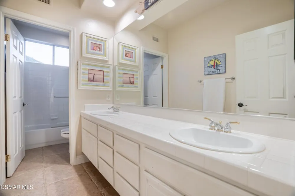 5266 Via Capote Thousand Oaks, CA 91320