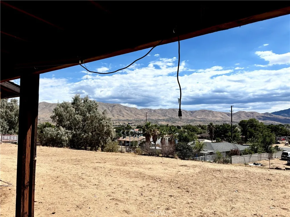 18805 Yucca Hesperia, CA 92345
