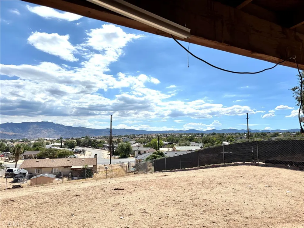 18805 Yucca Hesperia, CA 92345