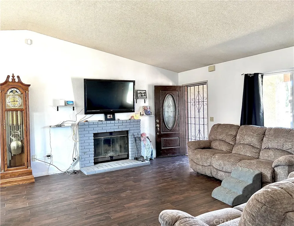18805 Yucca Hesperia, CA 92345