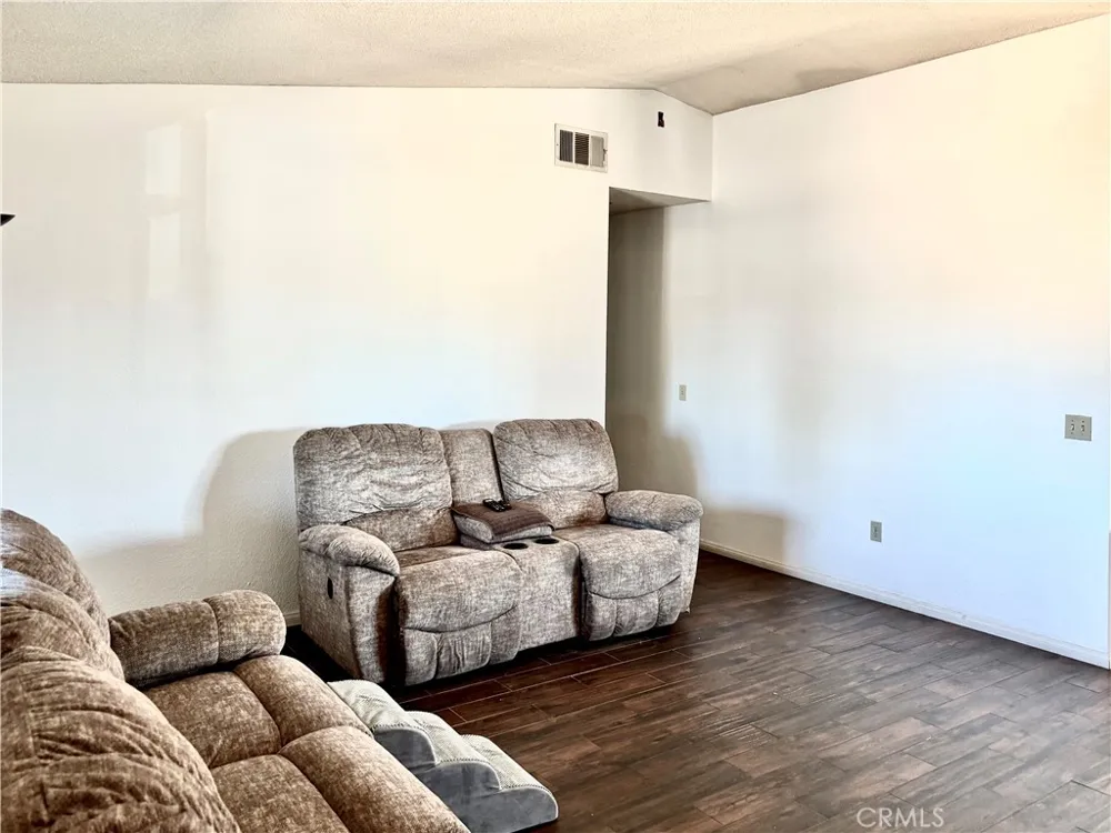 18805 Yucca Hesperia, CA 92345