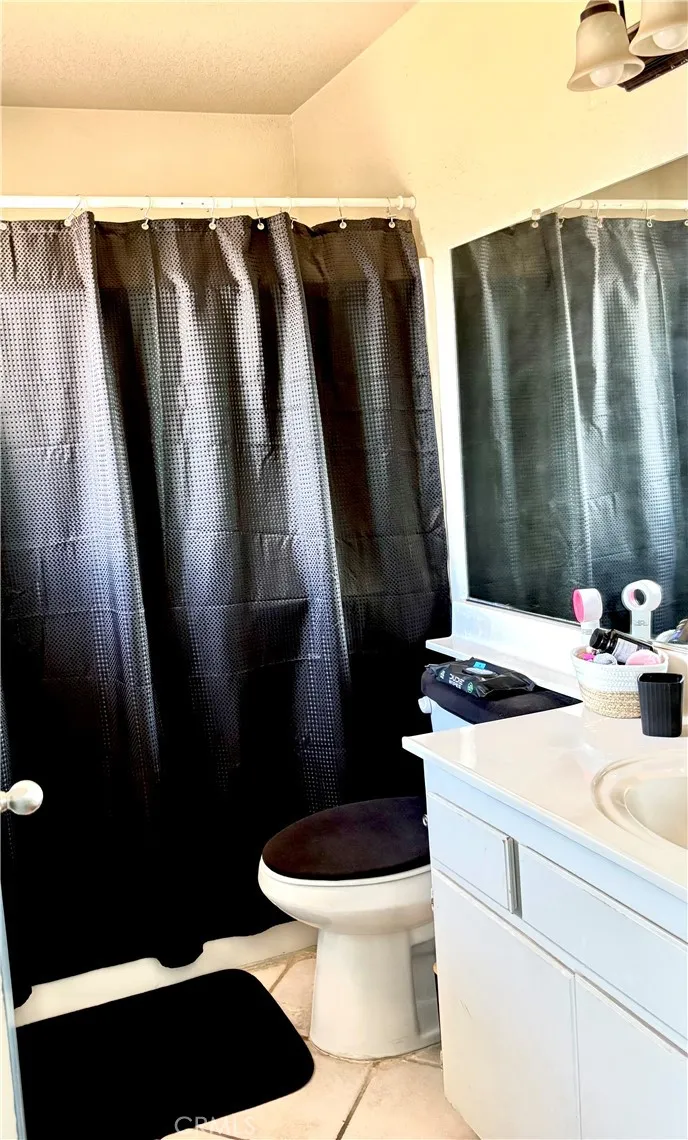 18805 Yucca Hesperia, CA 92345