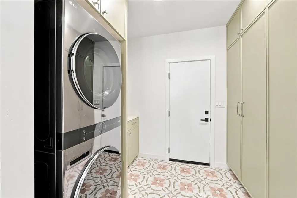 9127 Hargis Los Angeles, CA 90034