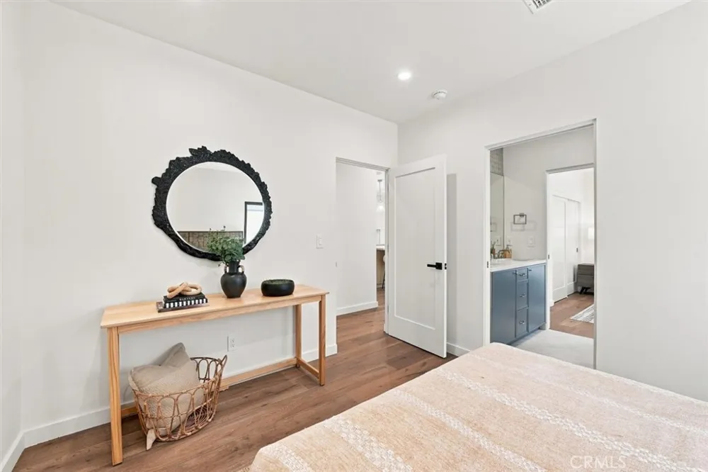 9127 Hargis Los Angeles, CA 90034