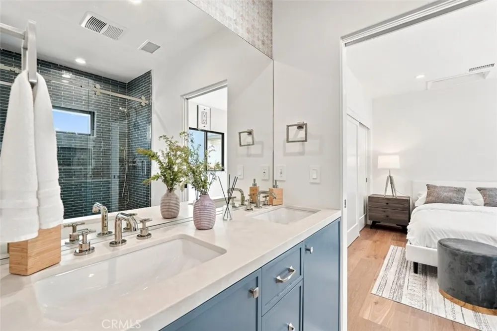 9127 Hargis Los Angeles, CA 90034