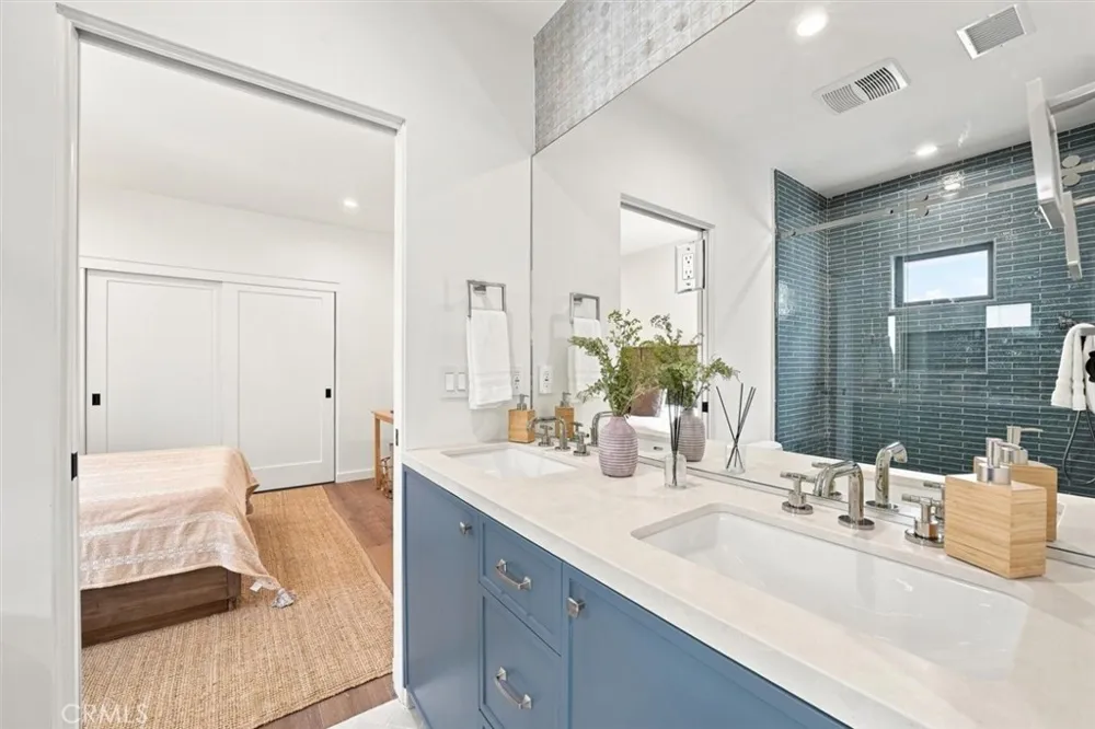 9127 Hargis Los Angeles, CA 90034