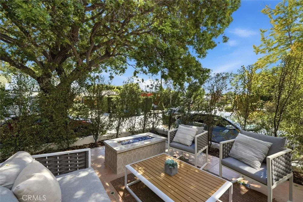 9127 Hargis Los Angeles, CA 90034