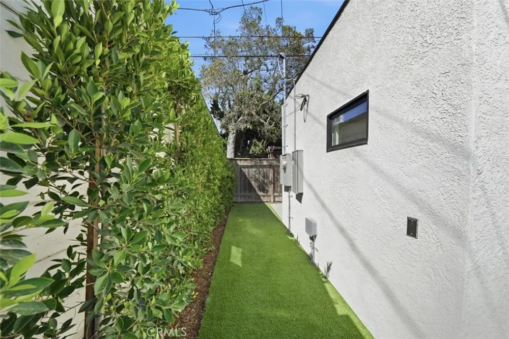 9127 Hargis Los Angeles, CA 90034